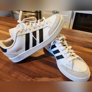 Mens Adidas Tennis Shoes (Size 10)